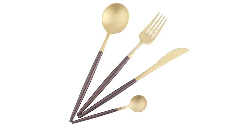 Bride-Cleans-the-Floor-&-Guests-Buy-the-Cutlery