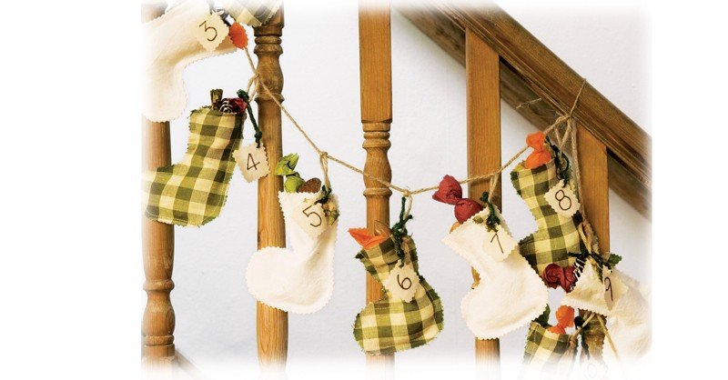 Garland-of-Socks-for-Your-Birthday