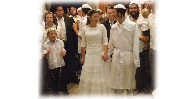 Not-a-Knot-at-the-Wedding